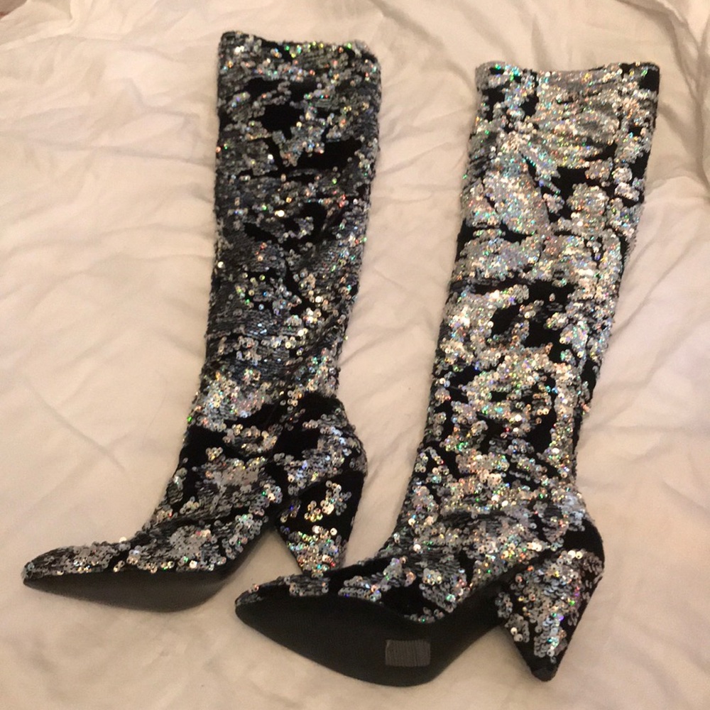 Sequined and Black velvet boots!!!! Hotttt!